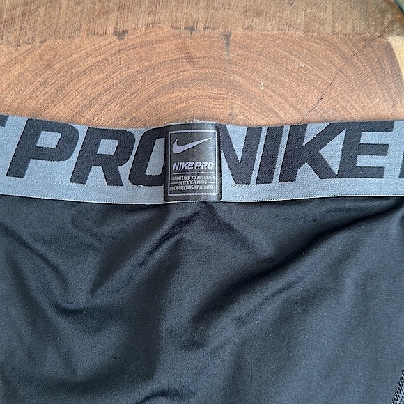 Nike - Picture 5 of 10